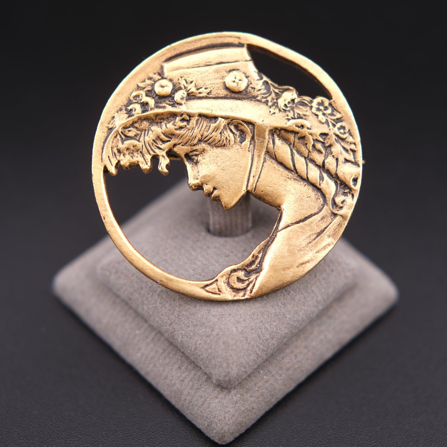 ❤️ Vintage Art Nouveau Style Lady Profile Gold Tone Brooch – Floral Hat Openwork Pin