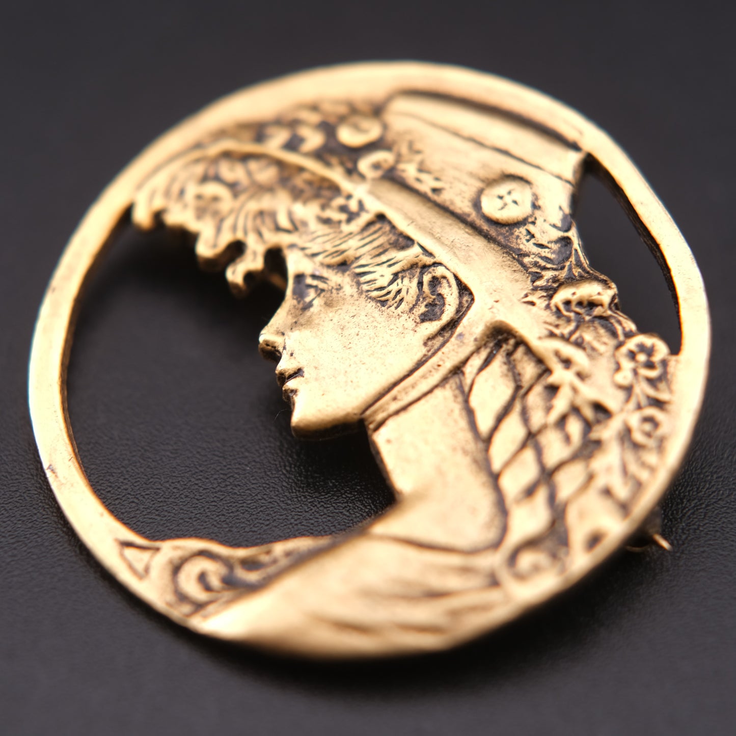 ❤️ Vintage Art Nouveau Style Lady Profile Gold Tone Brooch – Floral Hat Openwork Pin