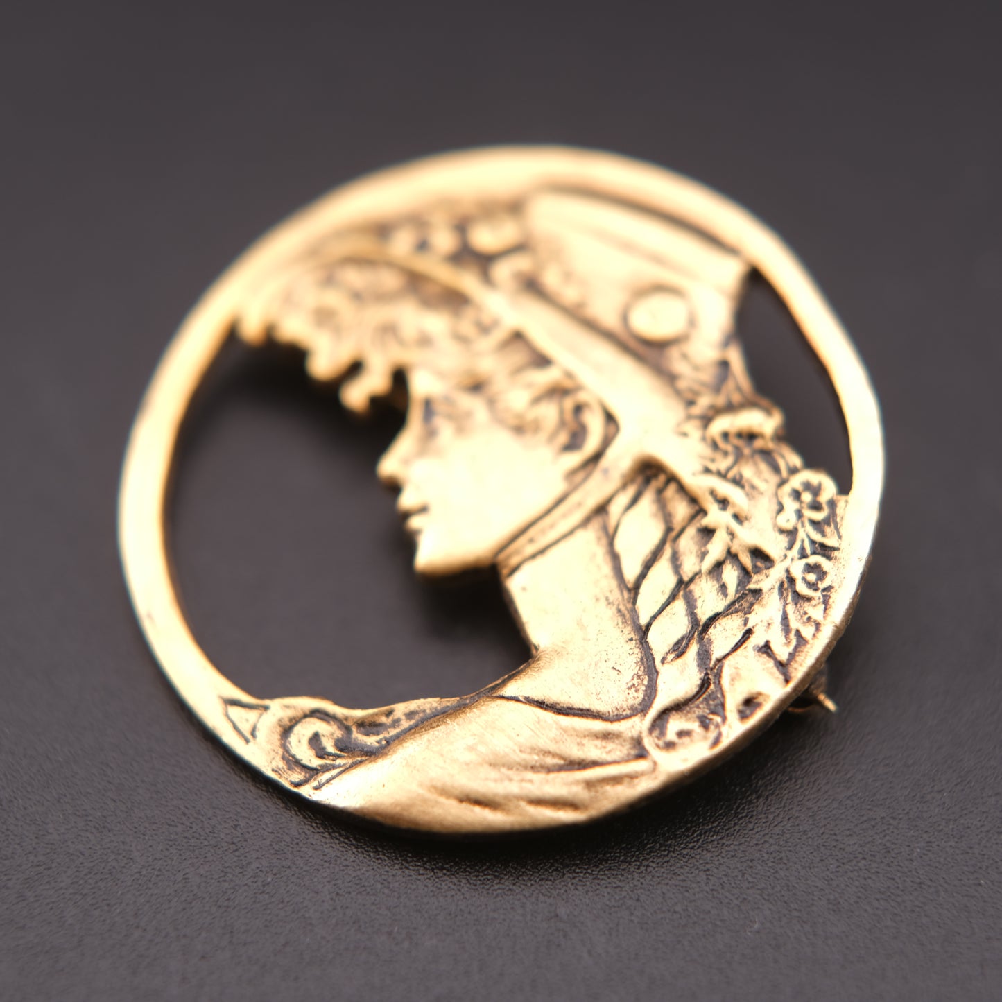 ❤️ Vintage Art Nouveau Style Lady Profile Gold Tone Brooch – Floral Hat Openwork Pin