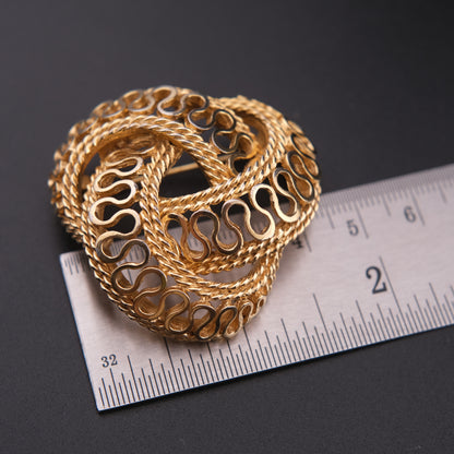 ❤️ Vintage Boucher 9126P Knot Dome Brooch – Gold Tone Openwork Woven Design