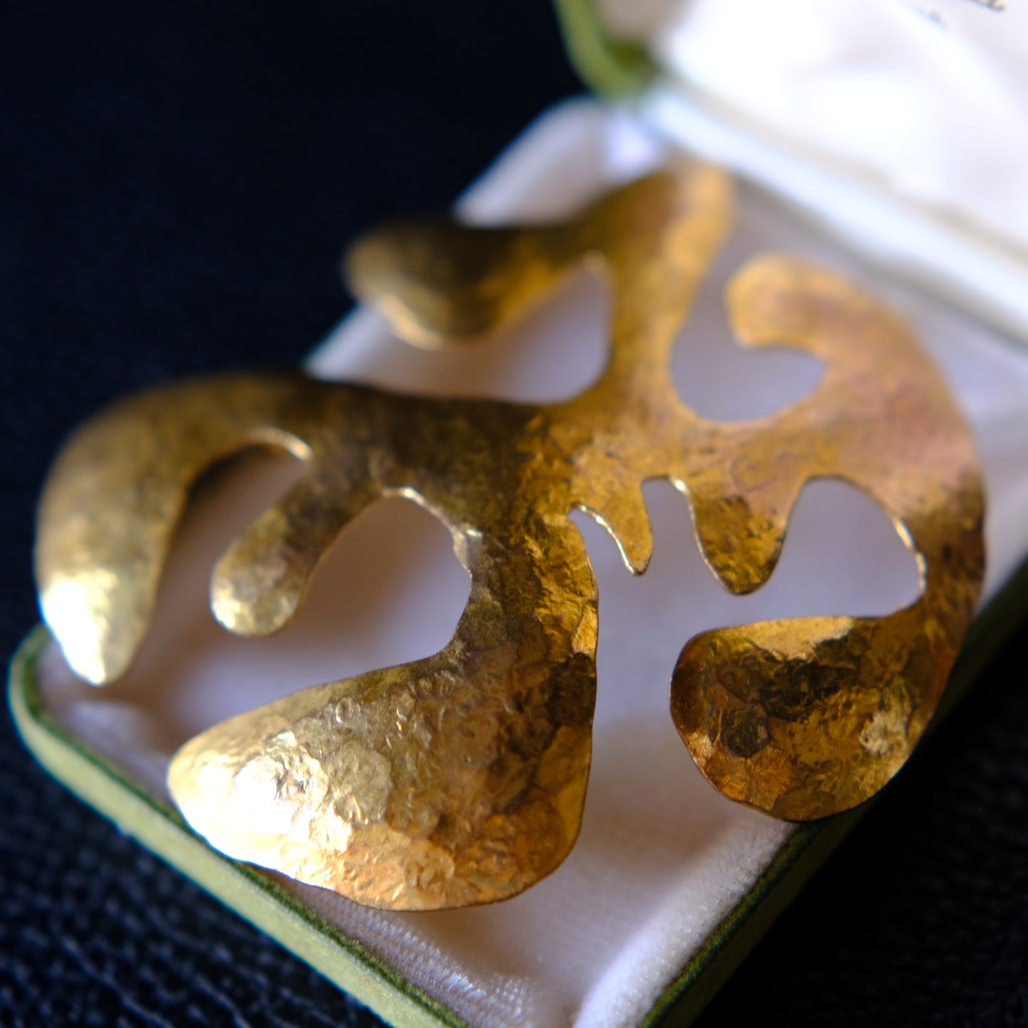 Vintage Van Der Straeten Sculptural Abstract Brooch – Hand-Hammered Gold-Tone Modernist Statement Pin