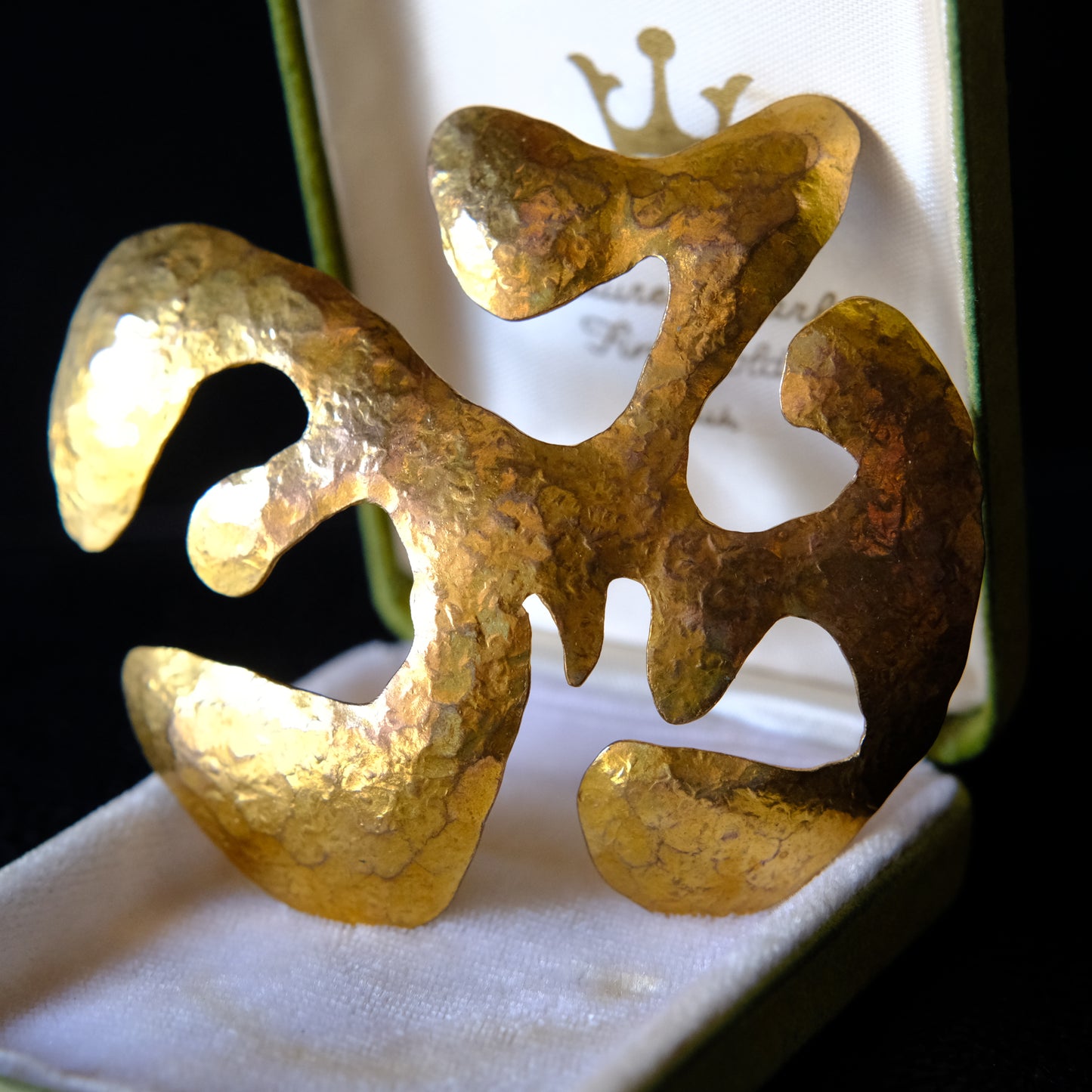 Vintage Van Der Straeten Sculptural Abstract Brooch – Hand-Hammered Gold-Tone Modernist Statement Pin