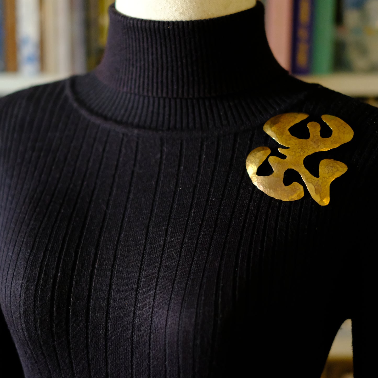 Vintage Van Der Straeten Sculptural Abstract Brooch – Hand-Hammered Gold-Tone Modernist Statement Pin