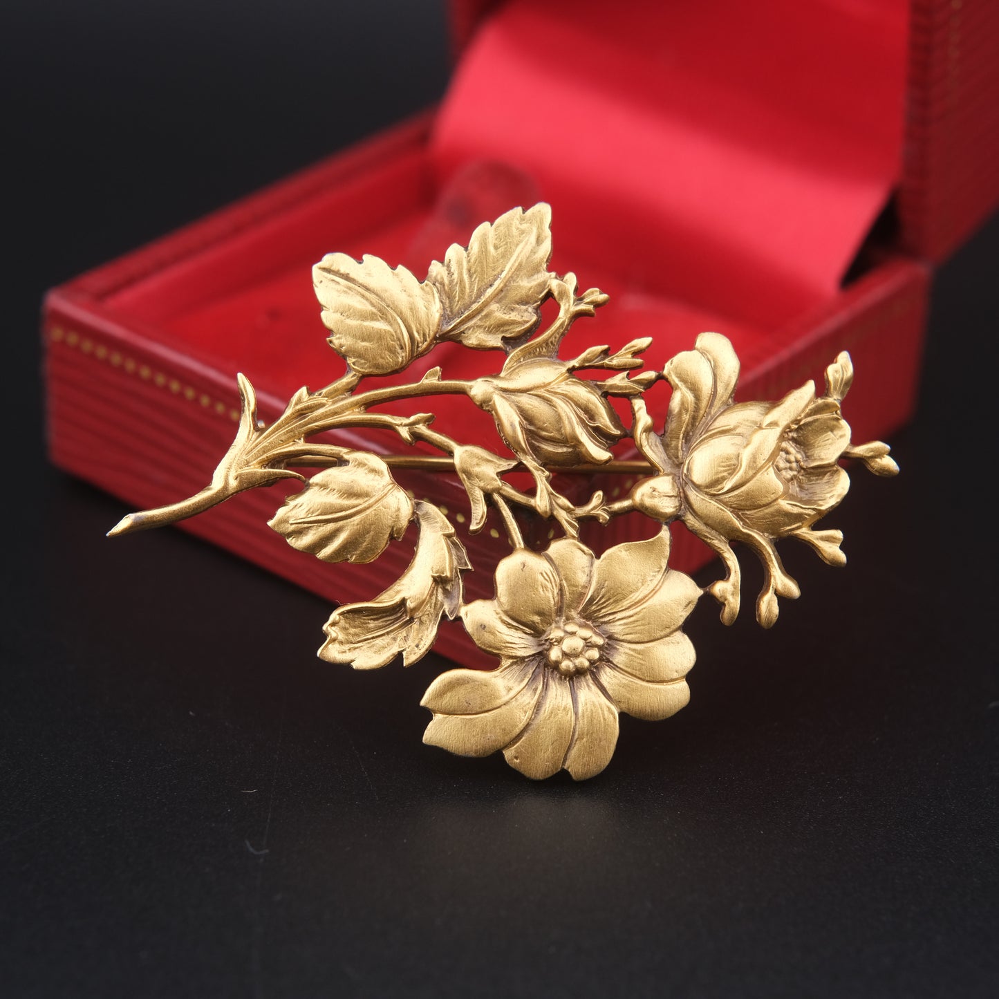 Vintage Gold-Tone Floral Brooch – Textured Flower & Leaf Design