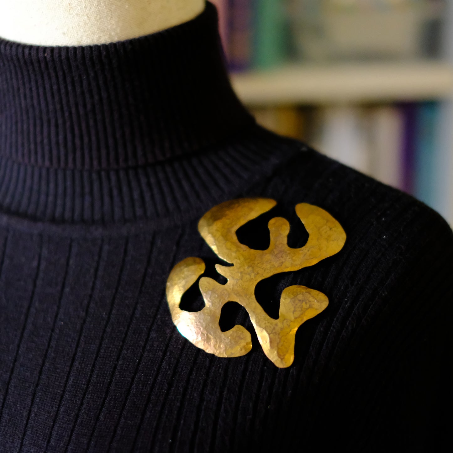 Vintage Van Der Straeten Sculptural Abstract Brooch – Hand-Hammered Gold-Tone Modernist Statement Pin