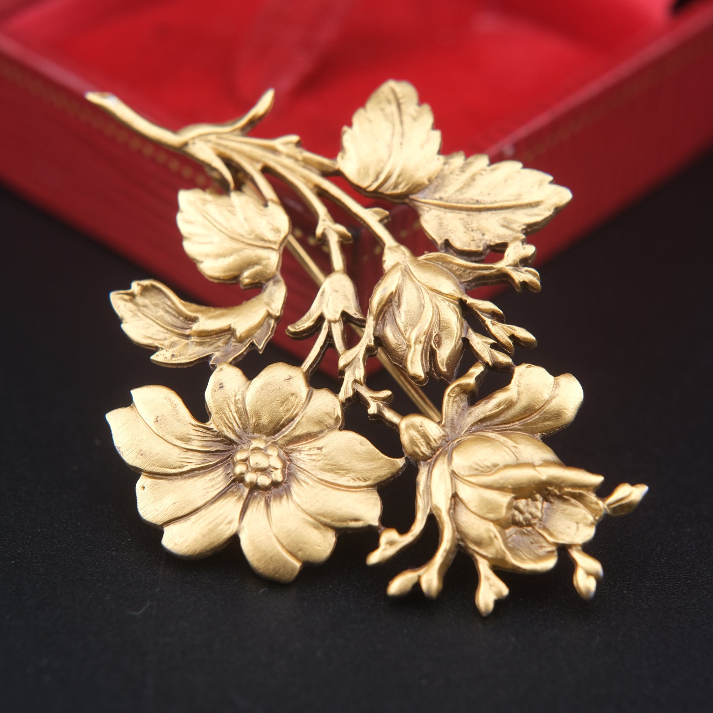 Vintage Gold-Tone Floral Brooch – Textured Flower & Leaf Design