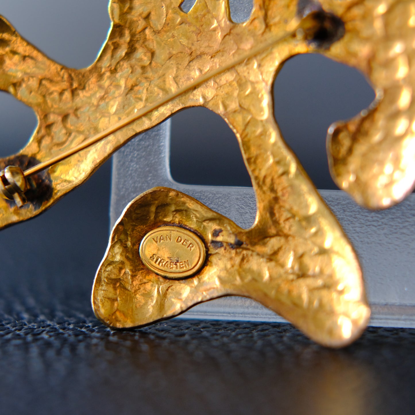 Vintage Van Der Straeten Sculptural Abstract Brooch – Hand-Hammered Gold-Tone Modernist Statement Pin