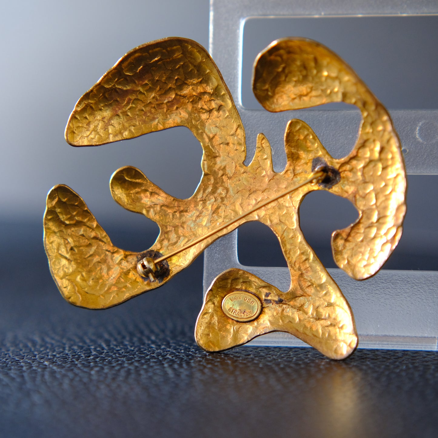 Vintage Van Der Straeten Sculptural Abstract Brooch – Hand-Hammered Gold-Tone Modernist Statement Pin