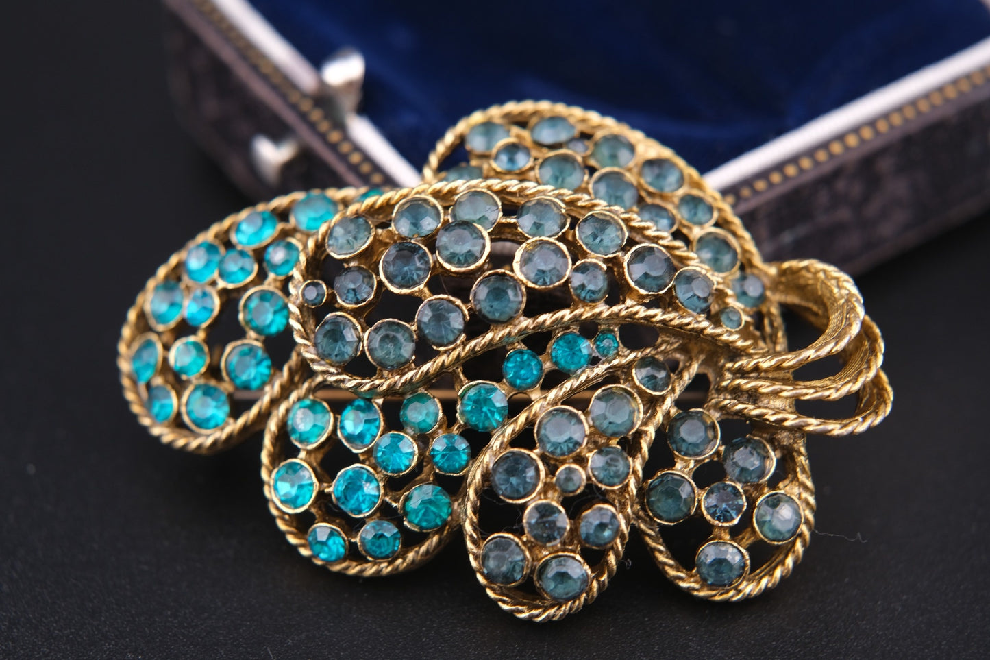 Vintage Kramer of New York Style Forest Leaf Brooch with Emerald Green Rhinestones (1970s)