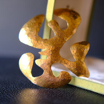 Vintage Van Der Straeten Sculptural Abstract Brooch – Hand-Hammered Gold-Tone Modernist Statement Pin