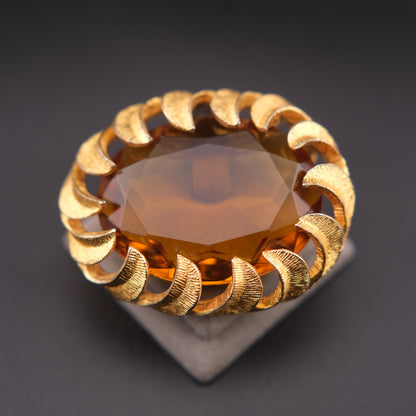 ❤️ Vintage Amber Glass Statement Brooch – Gold-Tone Textured Crescent Frame