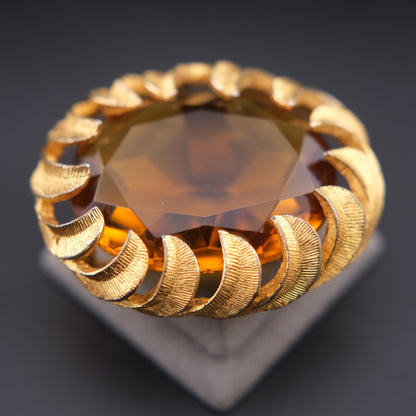 ❤️ Vintage Amber Glass Statement Brooch – Gold-Tone Textured Crescent Frame