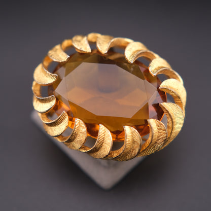 ❤️ Vintage Amber Glass Statement Brooch – Gold-Tone Textured Crescent Frame