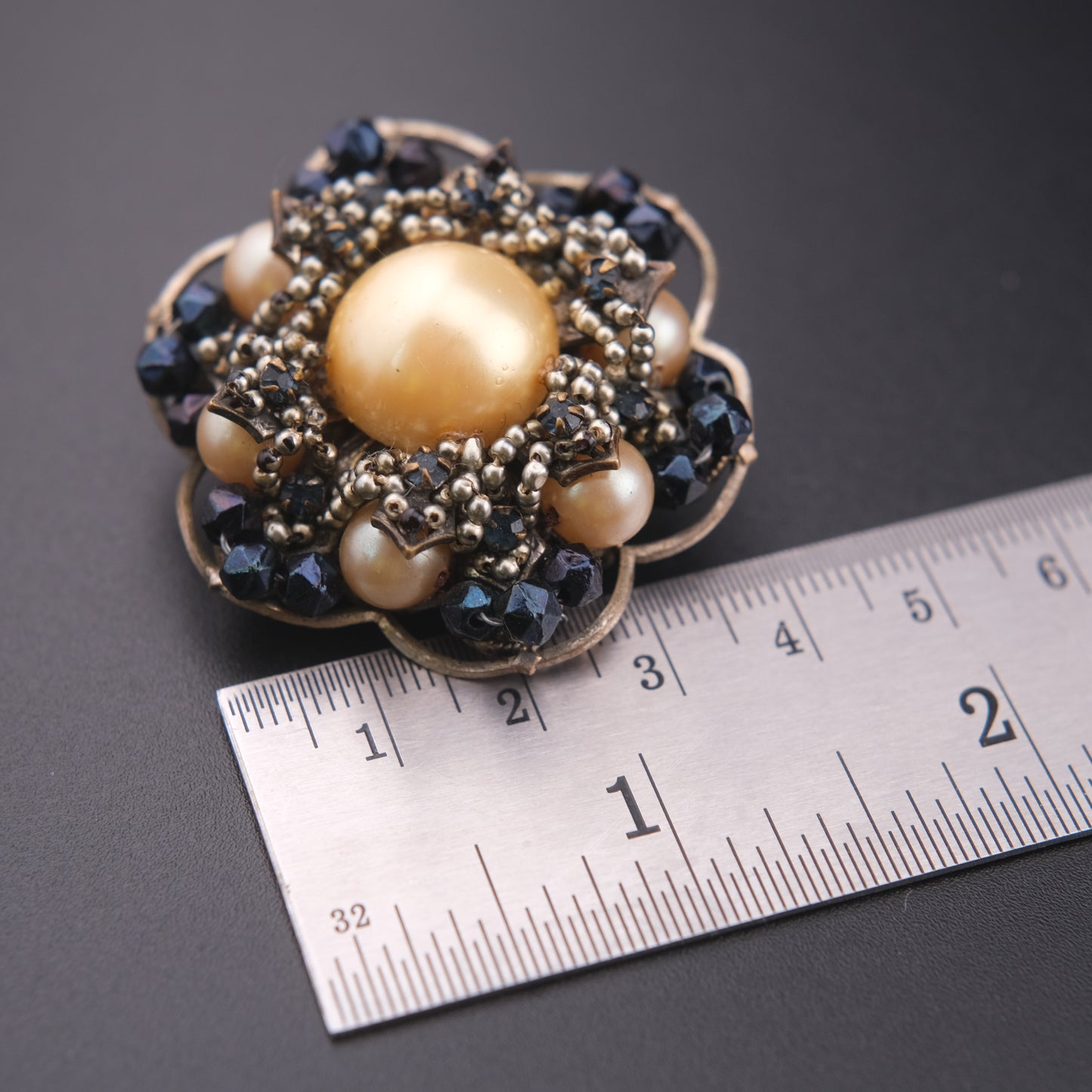 ❤️ Vintage Miriam Haskell Faux Pearl & Bead Cluster Brooch 1.5"