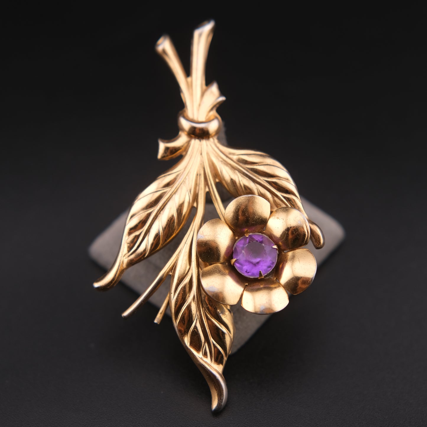 ❤️ Vintage 1940s Gold Tone Floral Spray Brooch with Purple Resin Flower