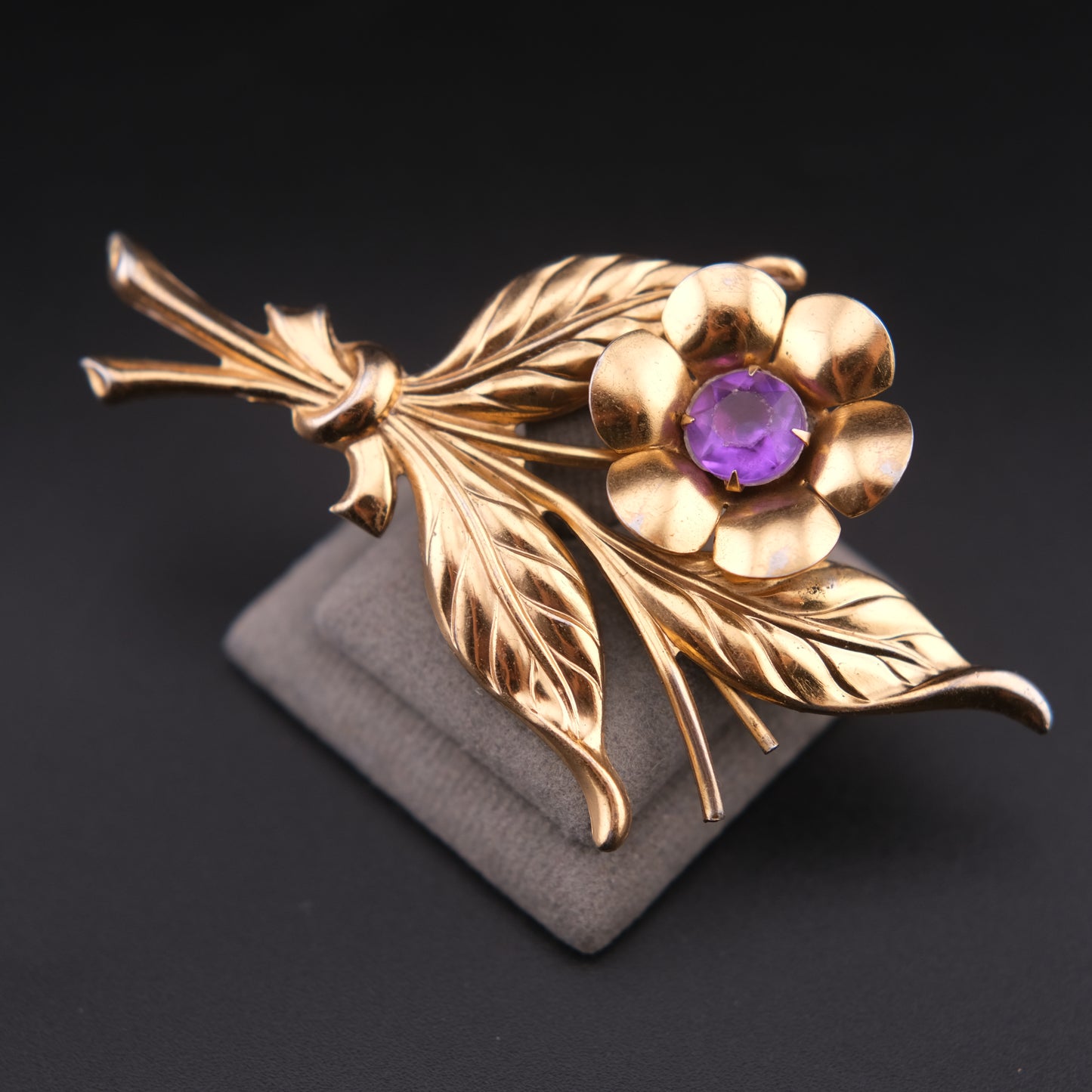 ❤️ Vintage 1940s Gold Tone Floral Spray Brooch with Purple Resin Flower