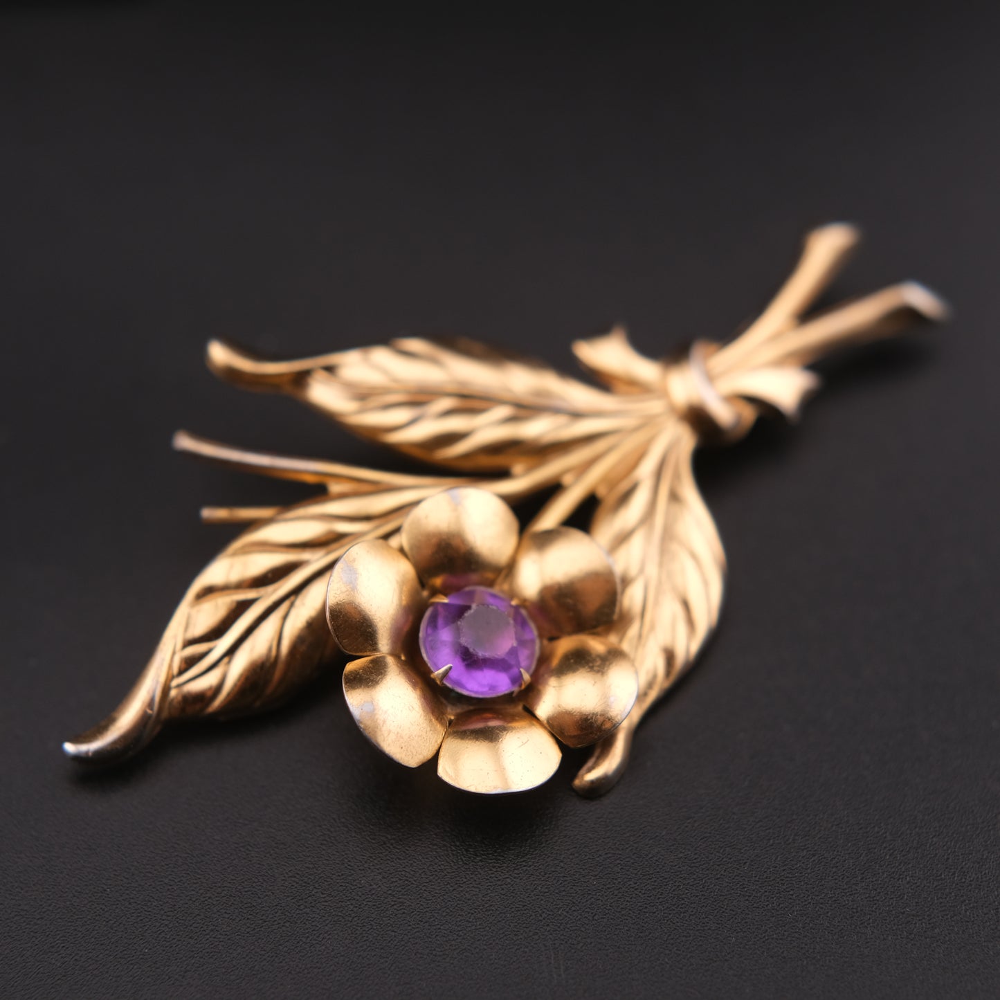 ❤️ Vintage 1940s Gold Tone Floral Spray Brooch with Purple Resin Flower