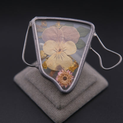 ❤️ Vintage Pressed Flower Resin Brooch Silver Tone Handmade Botanical Pin