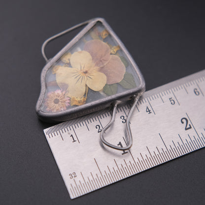 ❤️ Vintage Pressed Flower Resin Brooch Silver Tone Handmade Botanical Pin
