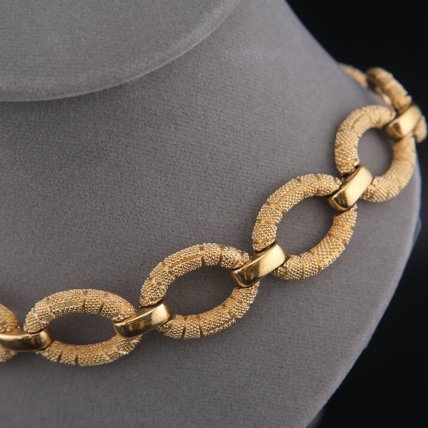 ❤️ Vintage Christian Dior Germany Gold-Tone Textured Link Necklace