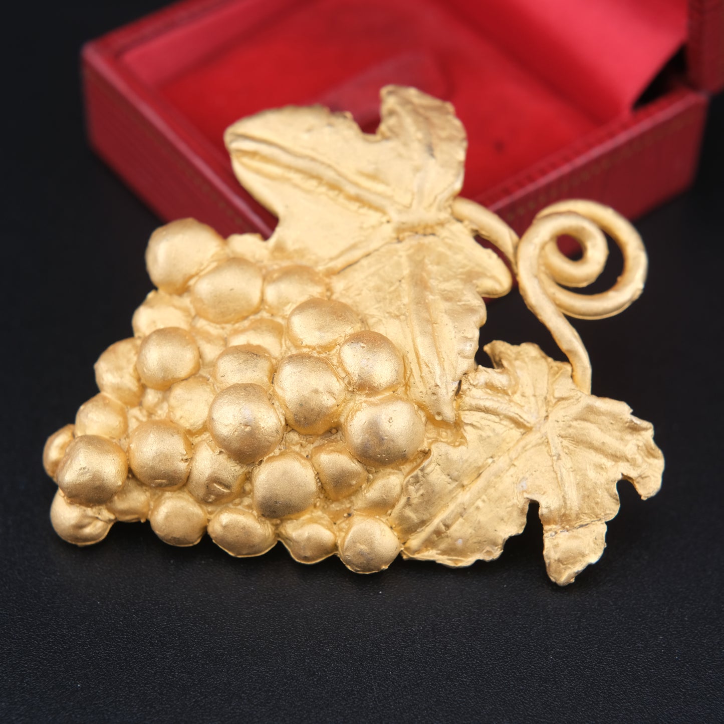 ❤️ Vintage D'elfa Paris Grape Cluster Brooch – Gold Tone Botanical Design