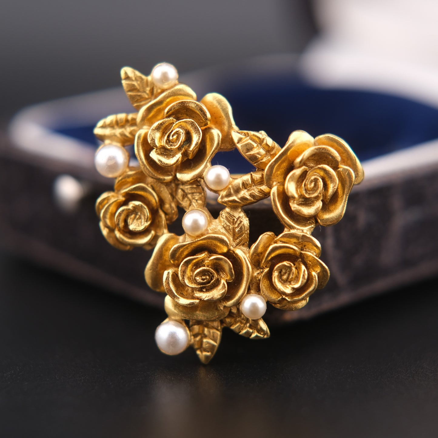 ❤️ Vintage Ungaro Paris Gold Tone Rose & Faux Pearl Brooch