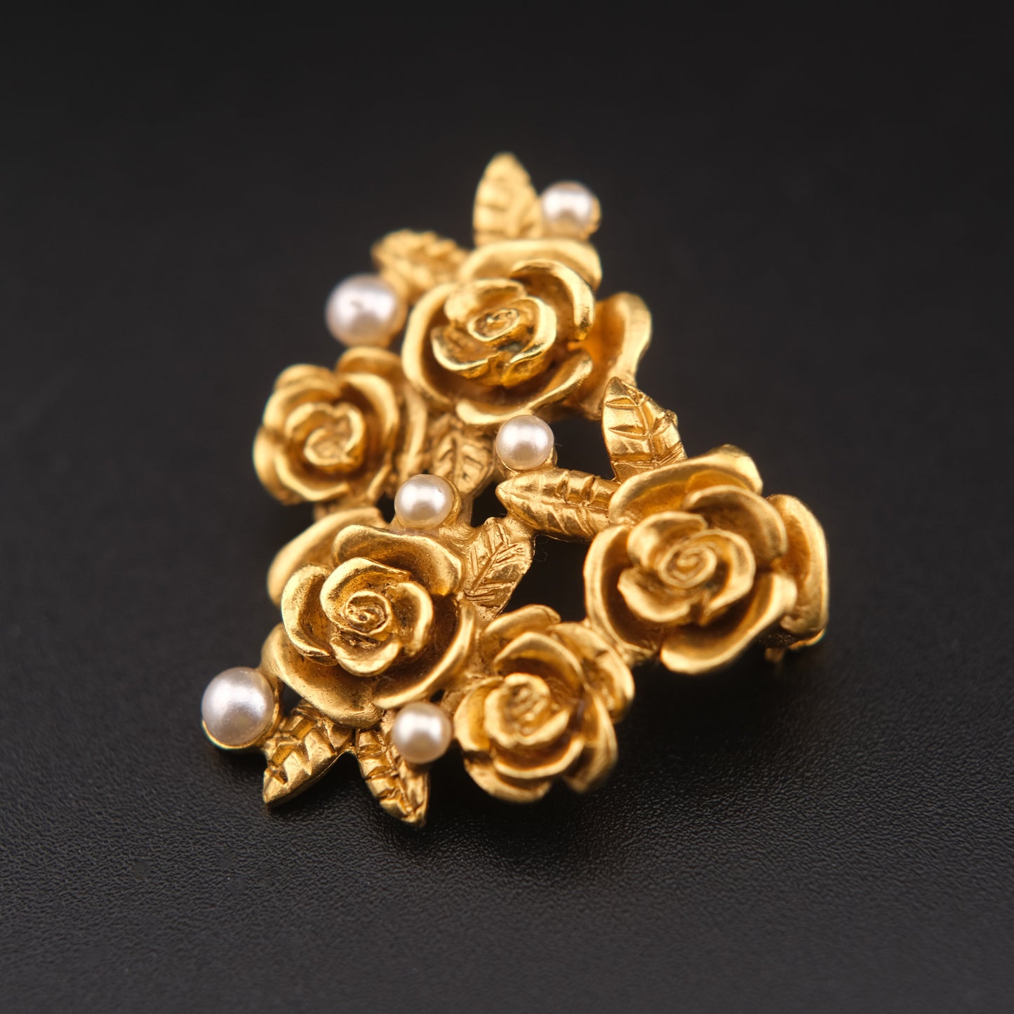 ❤️ Vintage Ungaro Paris Gold Tone Rose & Faux Pearl Brooch