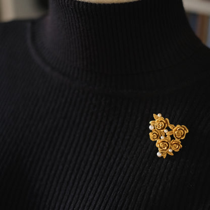 ❤️ Vintage Ungaro Paris Gold Tone Rose & Faux Pearl Brooch