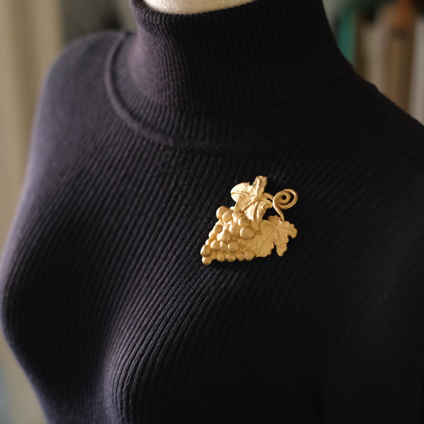 ❤️ Vintage D'elfa Paris Grape Cluster Brooch – Gold Tone Botanical Design