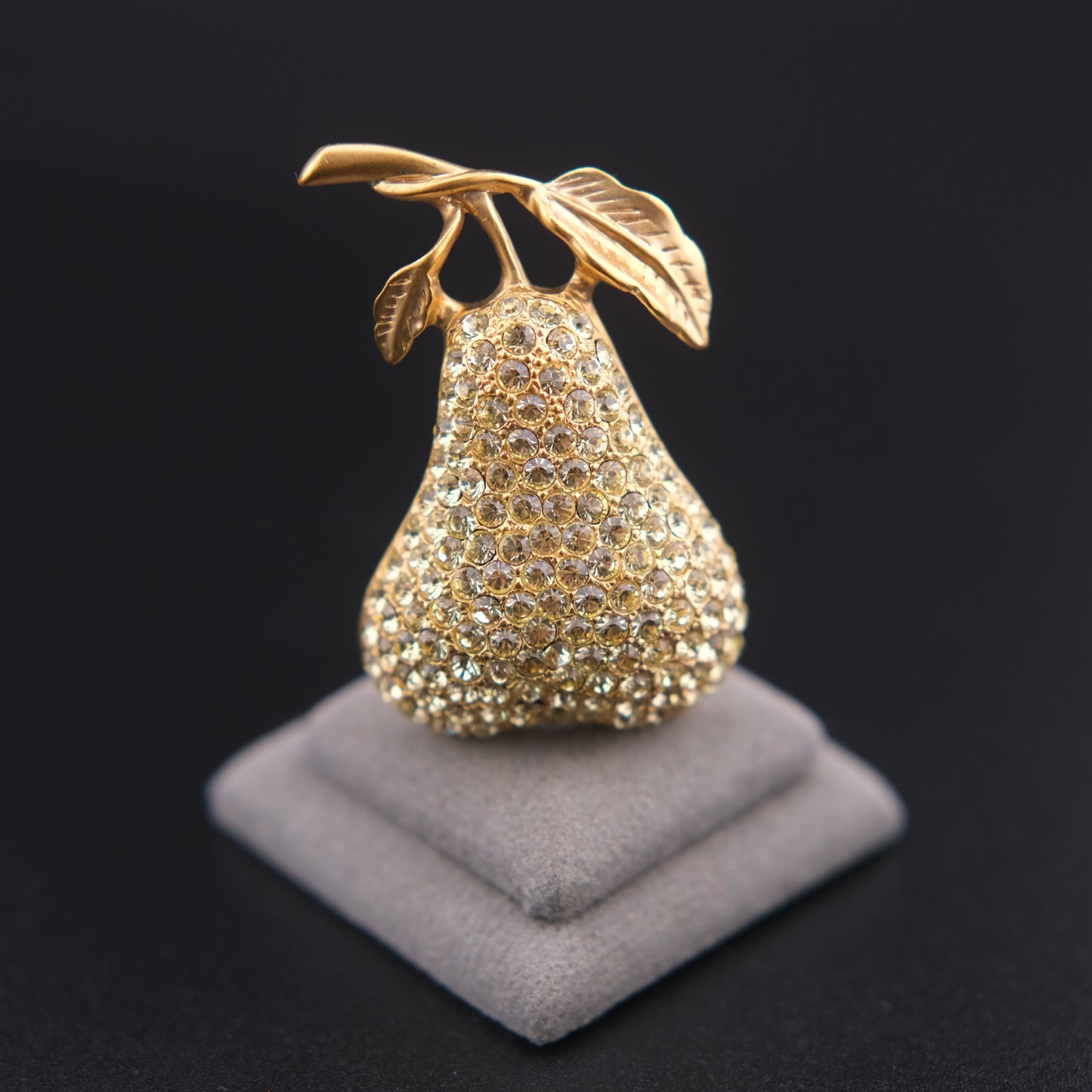 ❤️ Vintage Gold Tone Pave Rhinestone Pear Brooch Fruit Motif Statement Pin