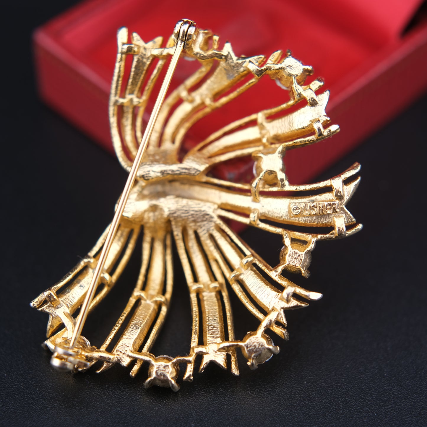 ❤️ Vintage Lisner Sculptural Bow / Ribbon Brooch – Brushed Gold Tone with Aurora Borealis Rhinestones