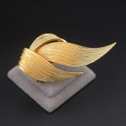 ❤️ Vintage Grossé Germany Textured Gold-Tone Sculptural Ribbon Brooch