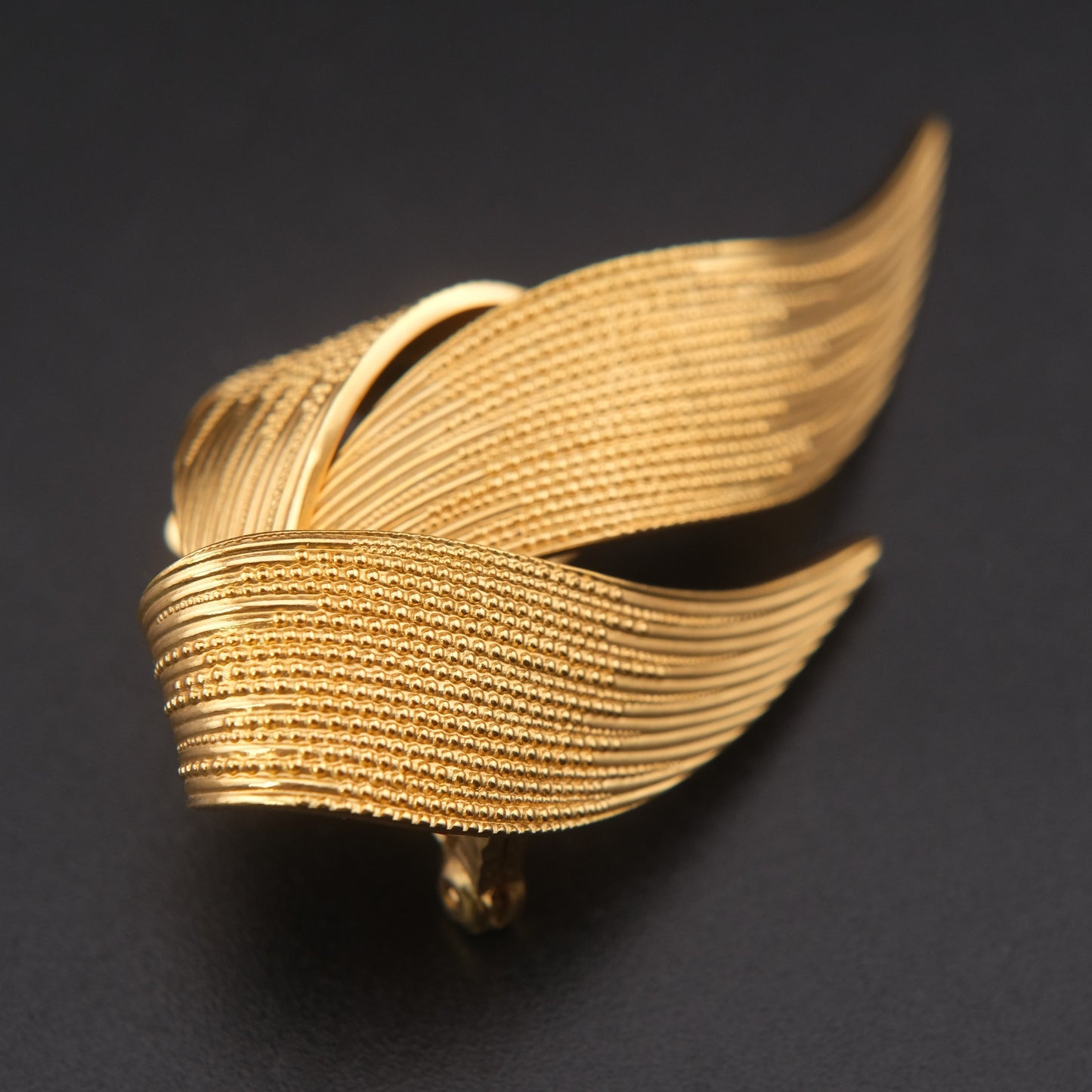 ❤️ Vintage Grossé Germany Textured Gold-Tone Sculptural Ribbon Brooch