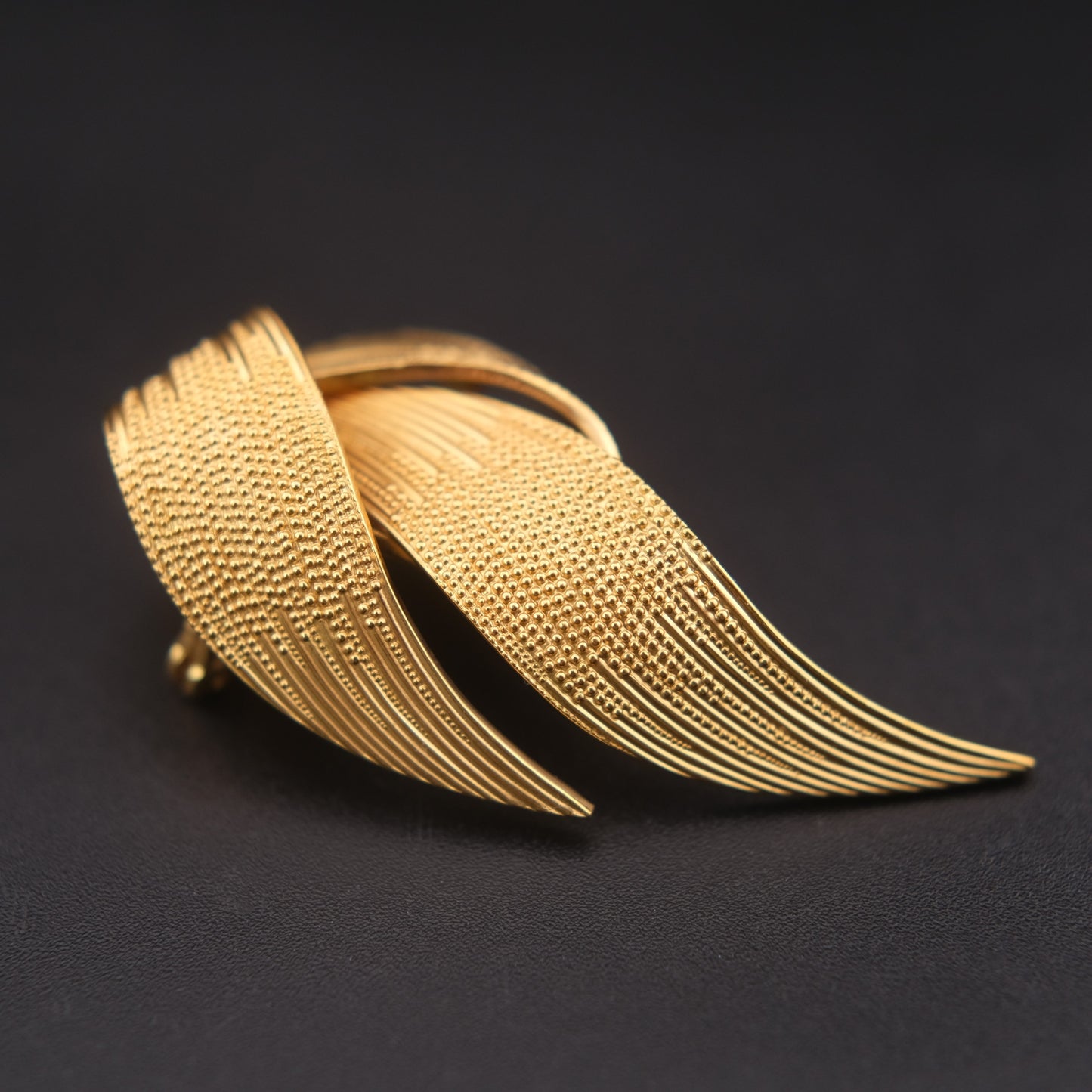 ❤️ Vintage Grossé Germany Textured Gold-Tone Sculptural Ribbon Brooch
