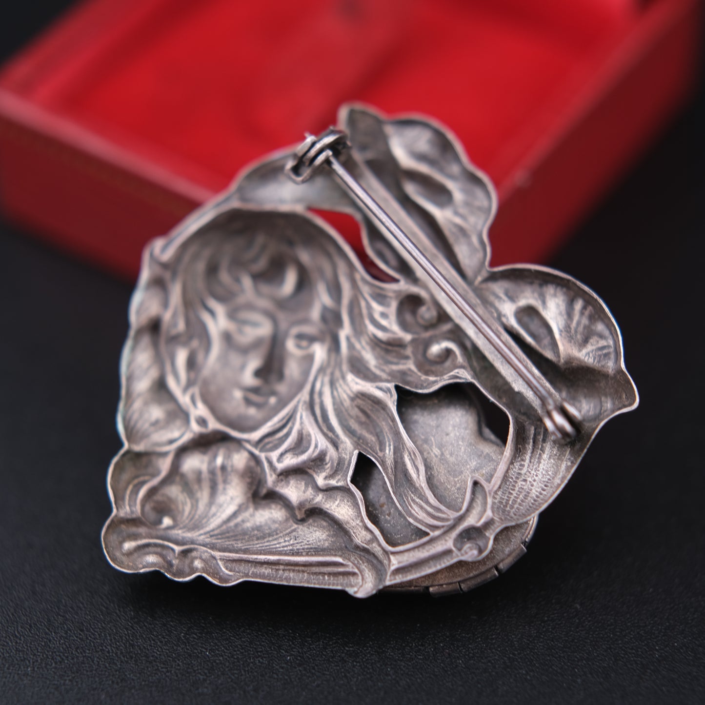 Vintage Art Nouveau Maiden & Heart Locket Brooch with Calla Lilies – Pewter Tone