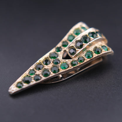 ❤️ Vintage H. Pomerantz NY Green Rhinestone Scarf Clip Silver Tone Triangular Wrap Scarf Ring 2”