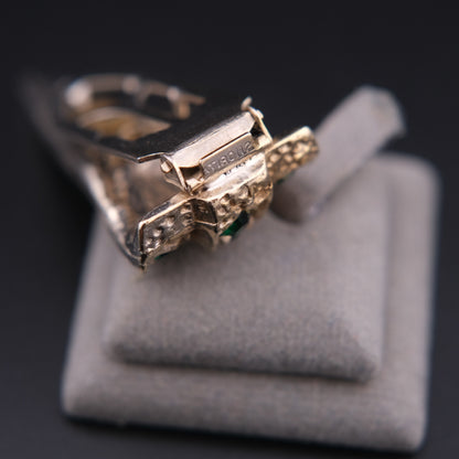 ❤️ Vintage H. Pomerantz NY Green Rhinestone Scarf Clip Silver Tone Triangular Wrap Scarf Ring 2”