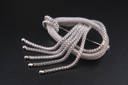 ❤️ Vintage Chanter Silver-Tone Mesh Knot Brooch with Tassels