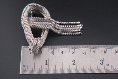 ❤️ Vintage Chanter Silver-Tone Mesh Knot Brooch with Tassels