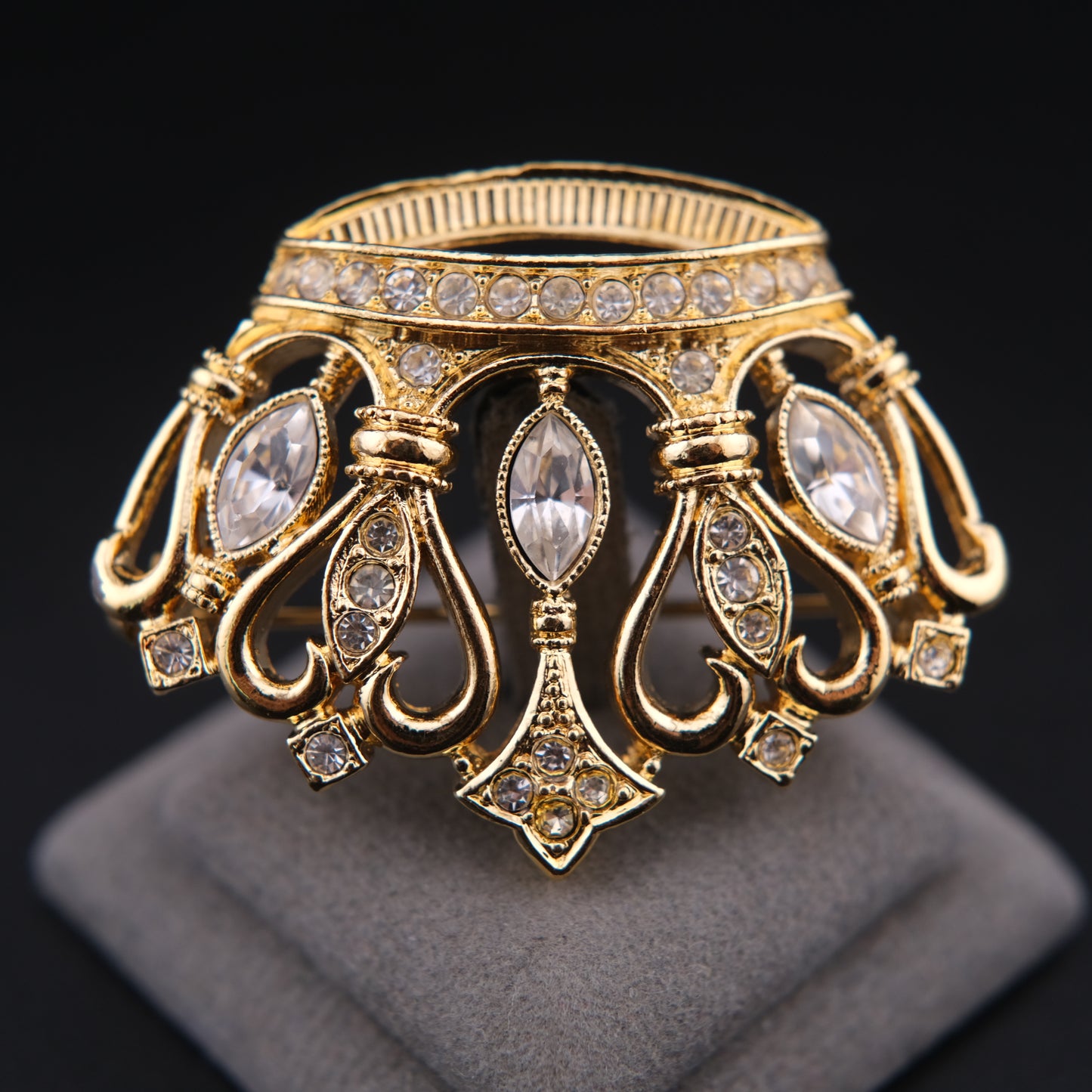 ❤️ Vintage KJL for Avon Crown Brooch Gold Tone Rhinestone Regal Statement Pin