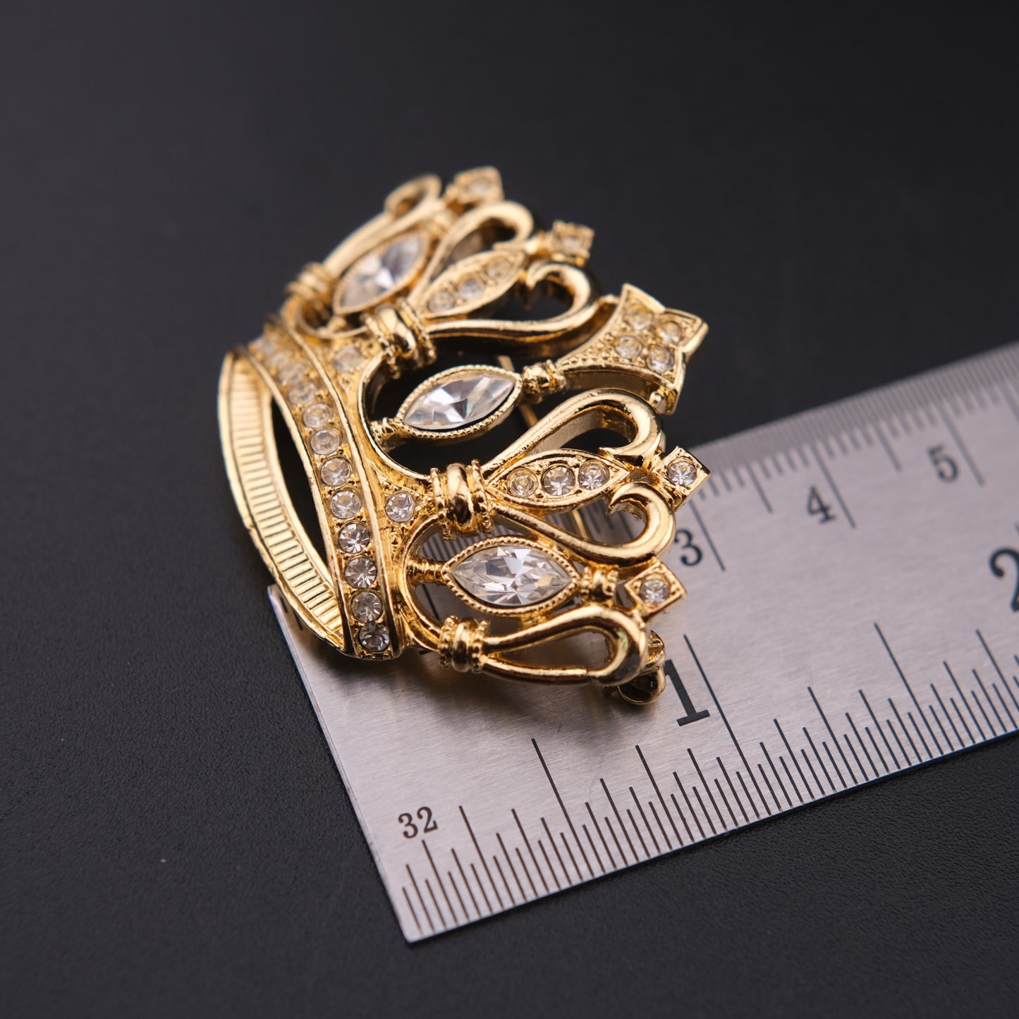 ❤️ Vintage KJL for Avon Crown Brooch Gold Tone Rhinestone Regal Statement Pin