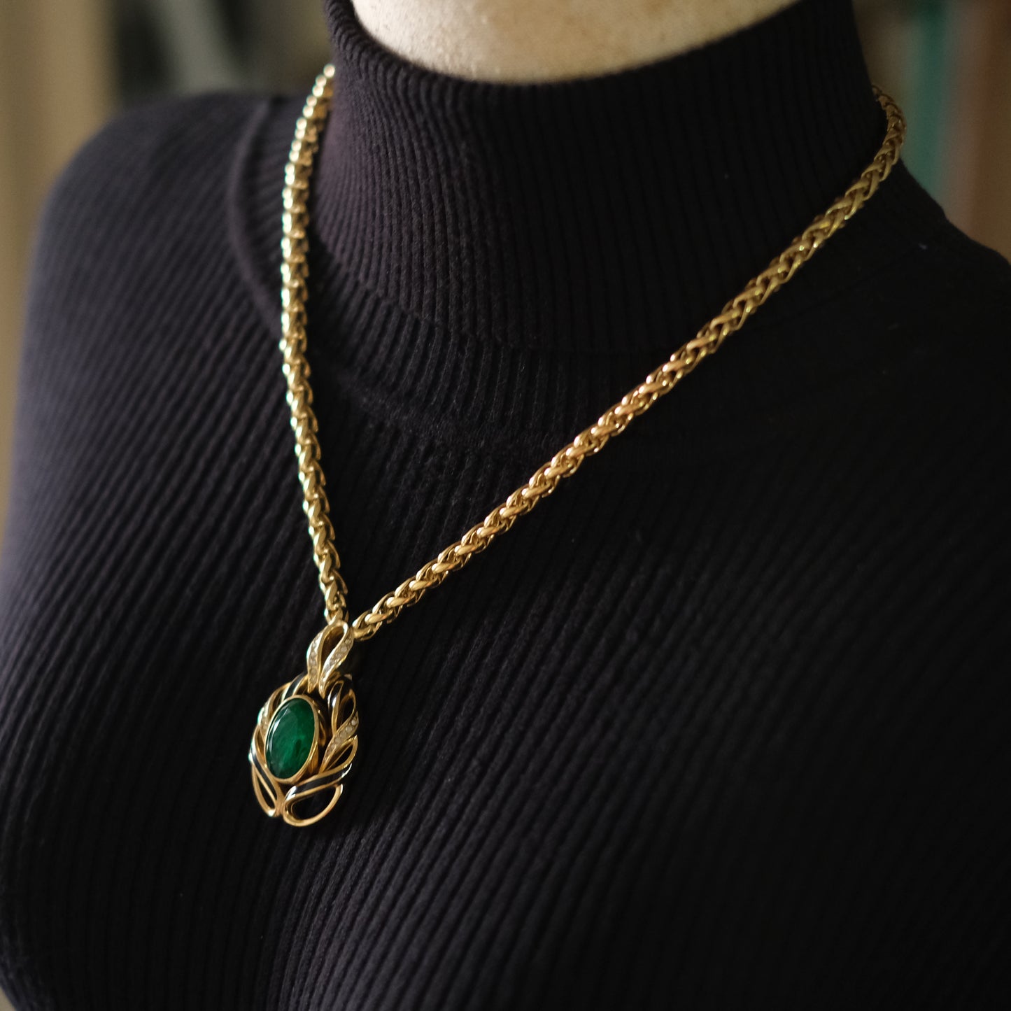 ❤️ Vintage Grossé Germany Green Glass & Enamel Pendant Necklace
