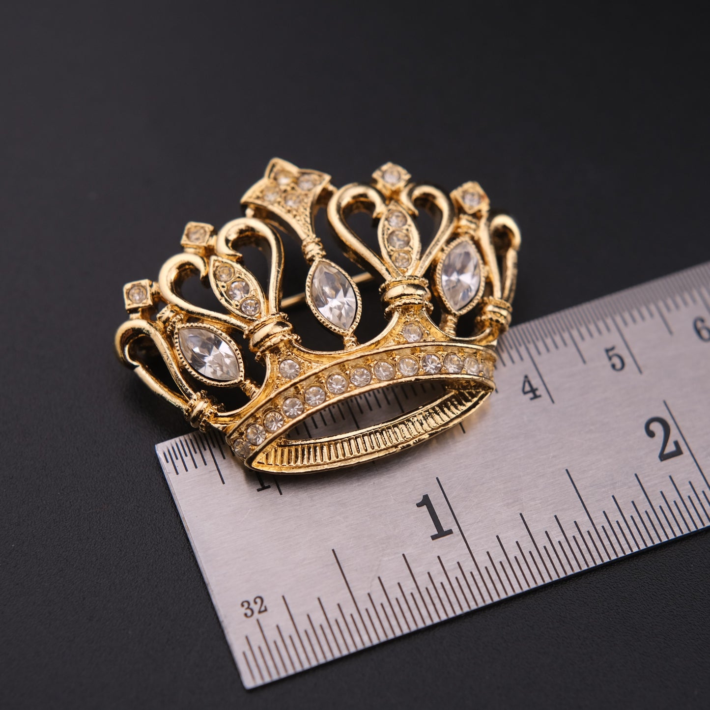 ❤️ Vintage KJL for Avon Crown Brooch Gold Tone Rhinestone Regal Statement Pin