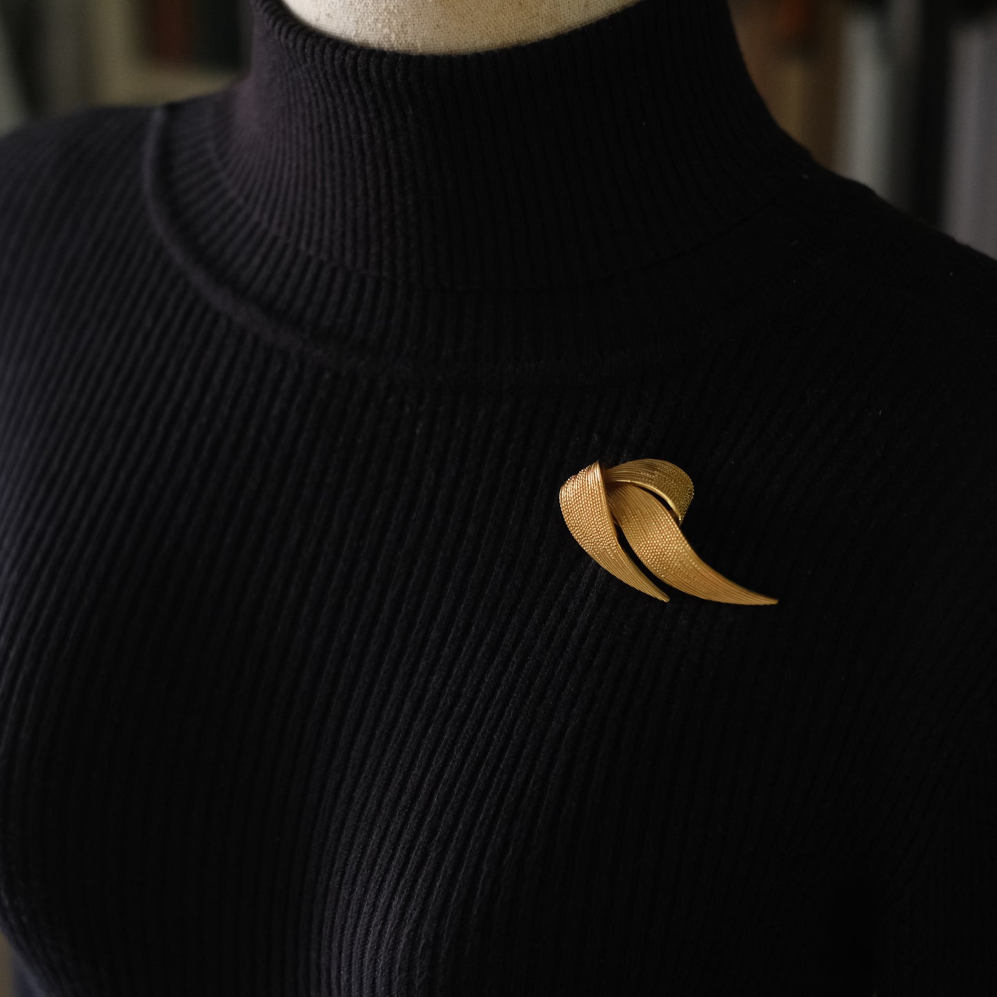 ❤️ Vintage Grossé Germany Textured Gold-Tone Sculptural Ribbon Brooch