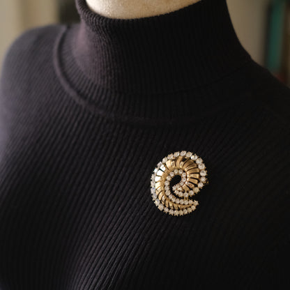 ❤️ Rare Vintage Crown Trifari Alfred Philippe Rhinestone Swirl Gold-Tone Brooch