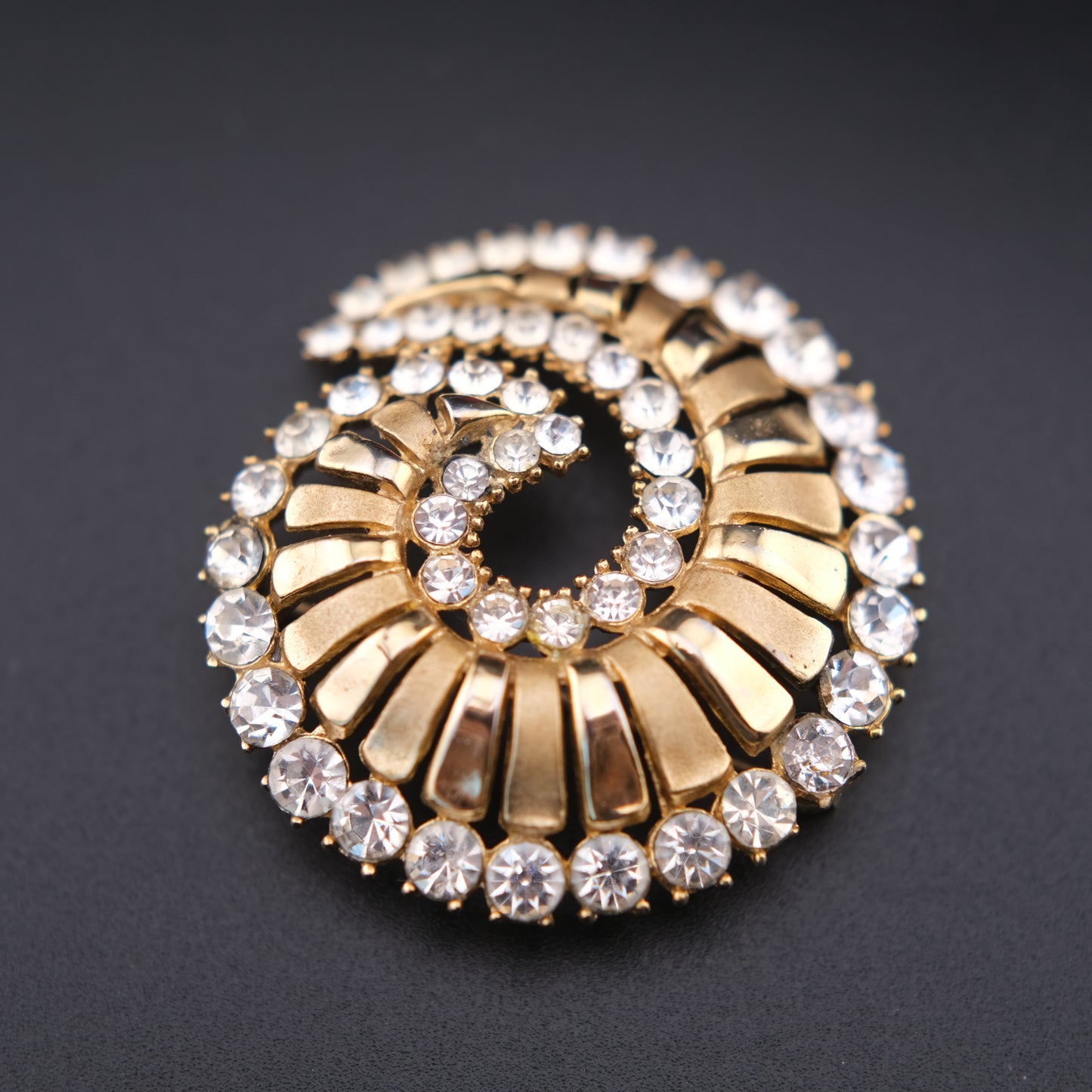 ❤️ Rare Vintage Crown Trifari Alfred Philippe Rhinestone Swirl Gold-Tone Brooch