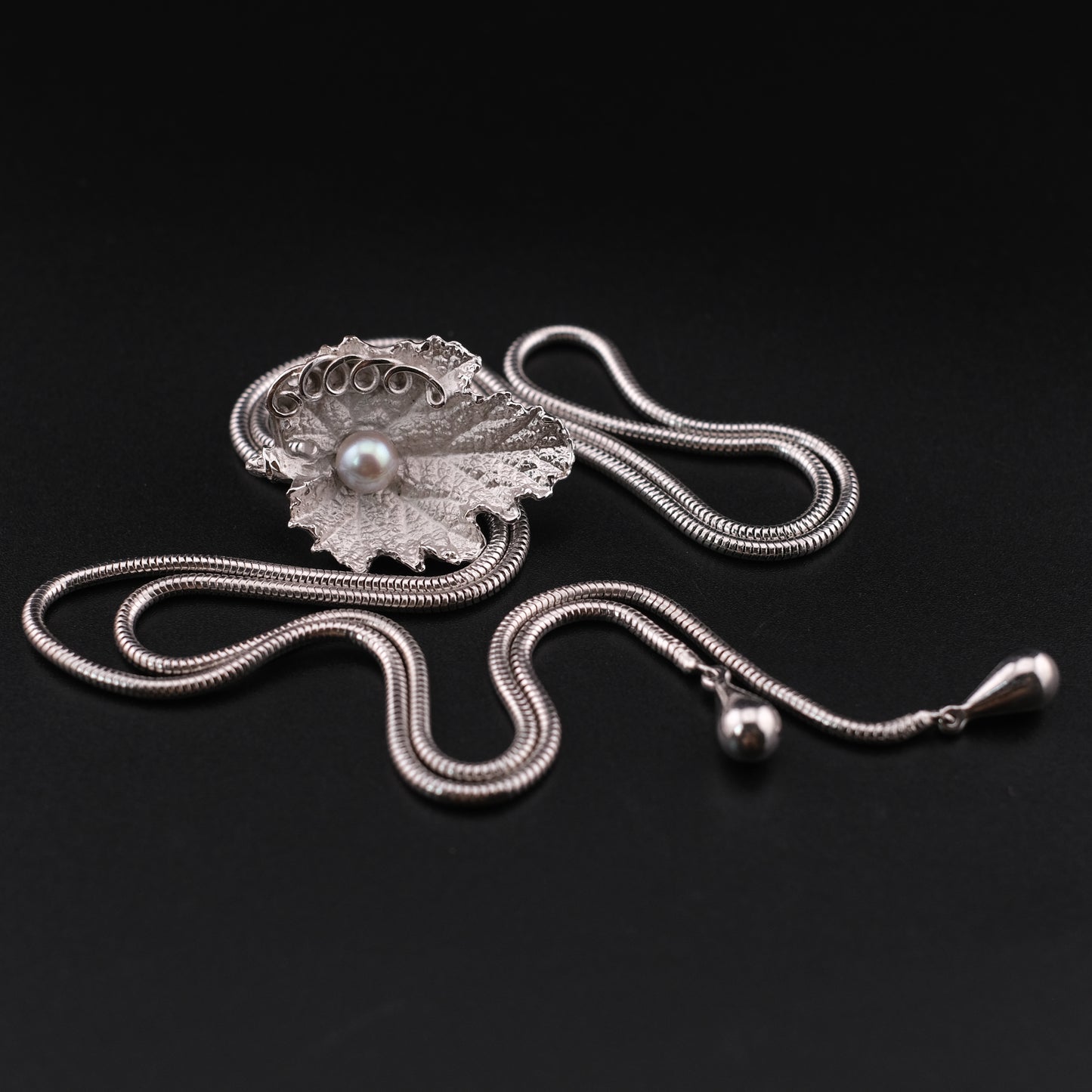 ❤️ Vintage Leaf Pearl Bolo Tie Necklace Silver Tone Adjustable 30”