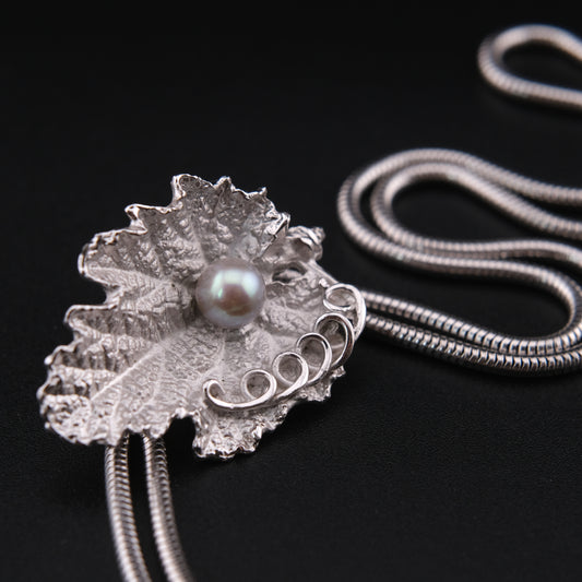❤️ Vintage Leaf Pearl Bolo Tie Necklace Silver Tone Adjustable 30”
