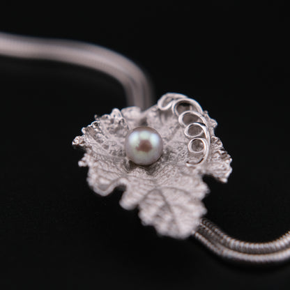 ❤️ Vintage Leaf Pearl Bolo Tie Necklace Silver Tone Adjustable 30”