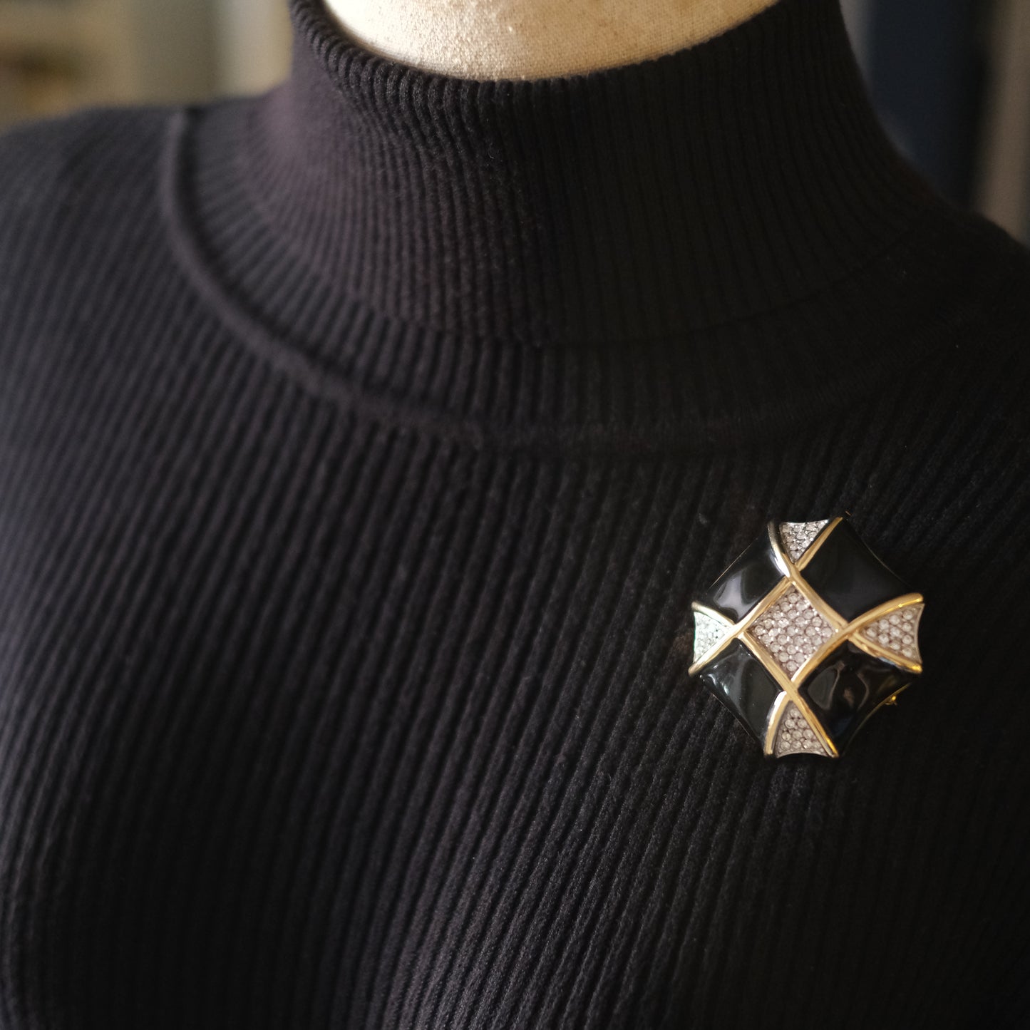 ❤️ Vintage Courrèges Paris Black Enamel & Crystal Sculptural Brooch